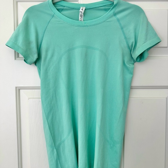 Lululemon Swiftly Tech Short Sleeve 2.0 in Wild Mint - Picture 2 of 4